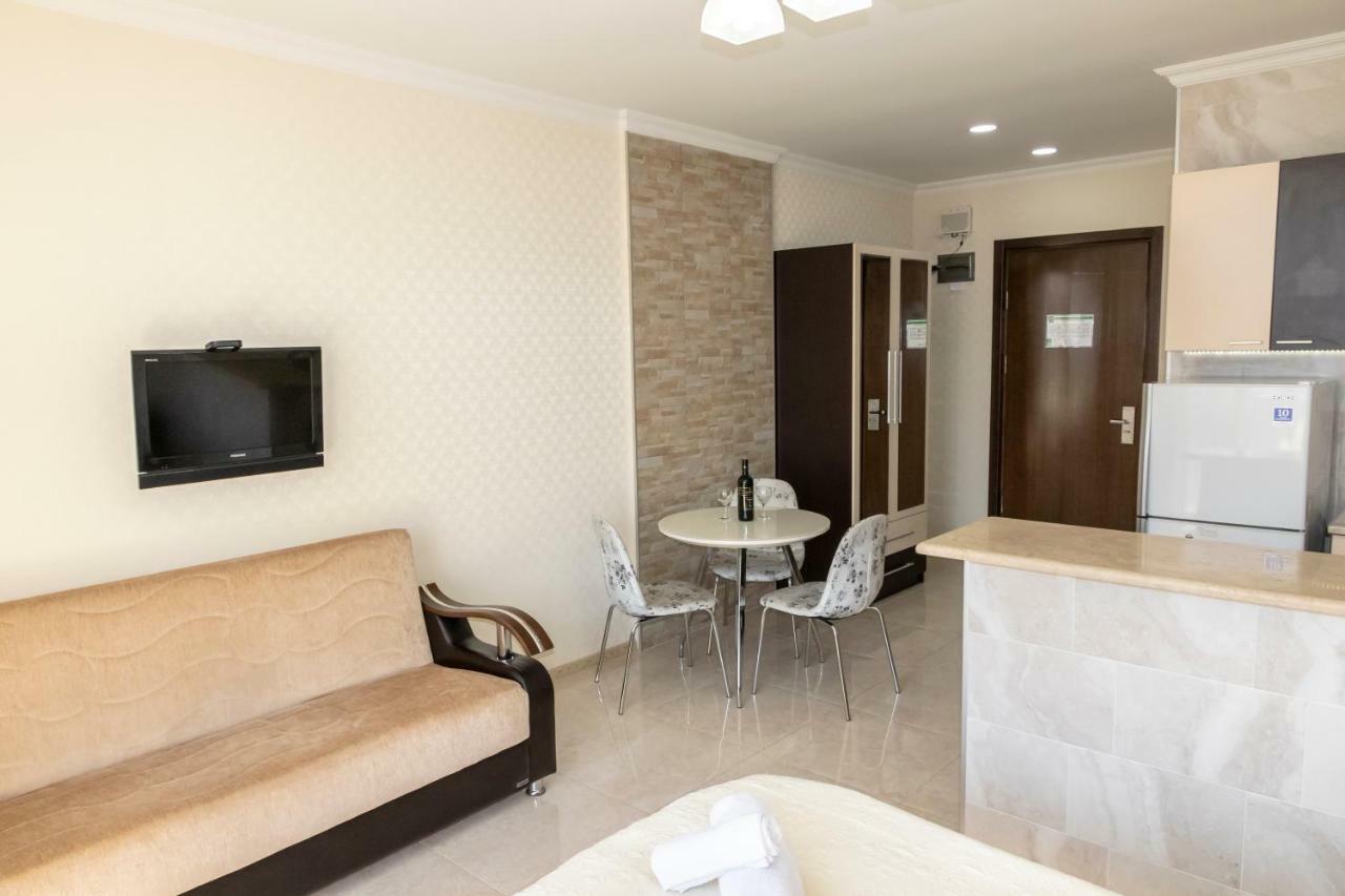 Orbi Apartment Ruslan Batoemi Buitenkant foto