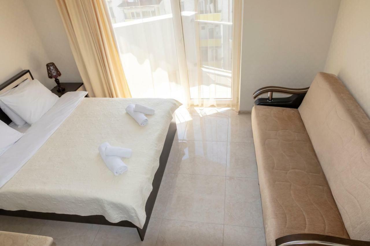 Orbi Apartment Ruslan Batoemi Buitenkant foto