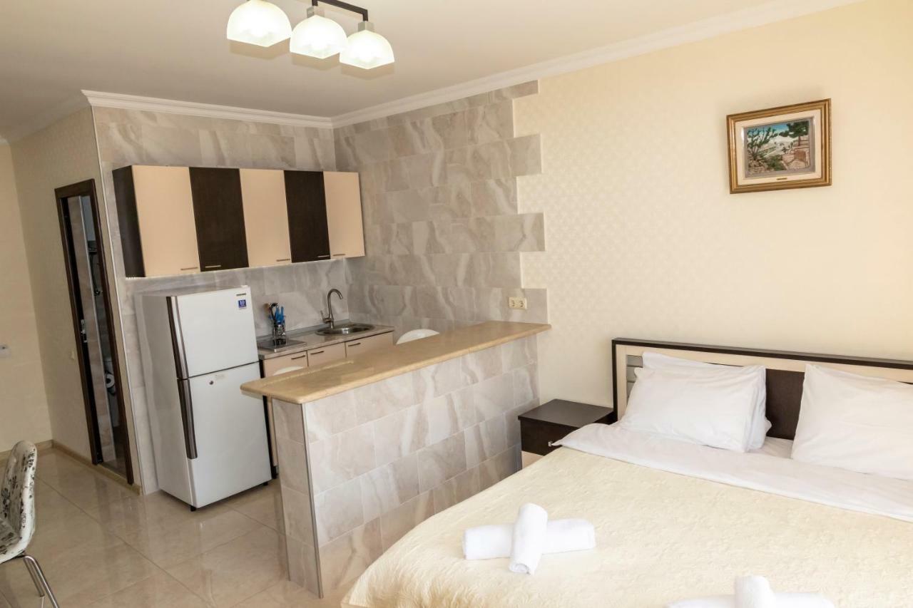 Orbi Apartment Ruslan Batoemi Buitenkant foto