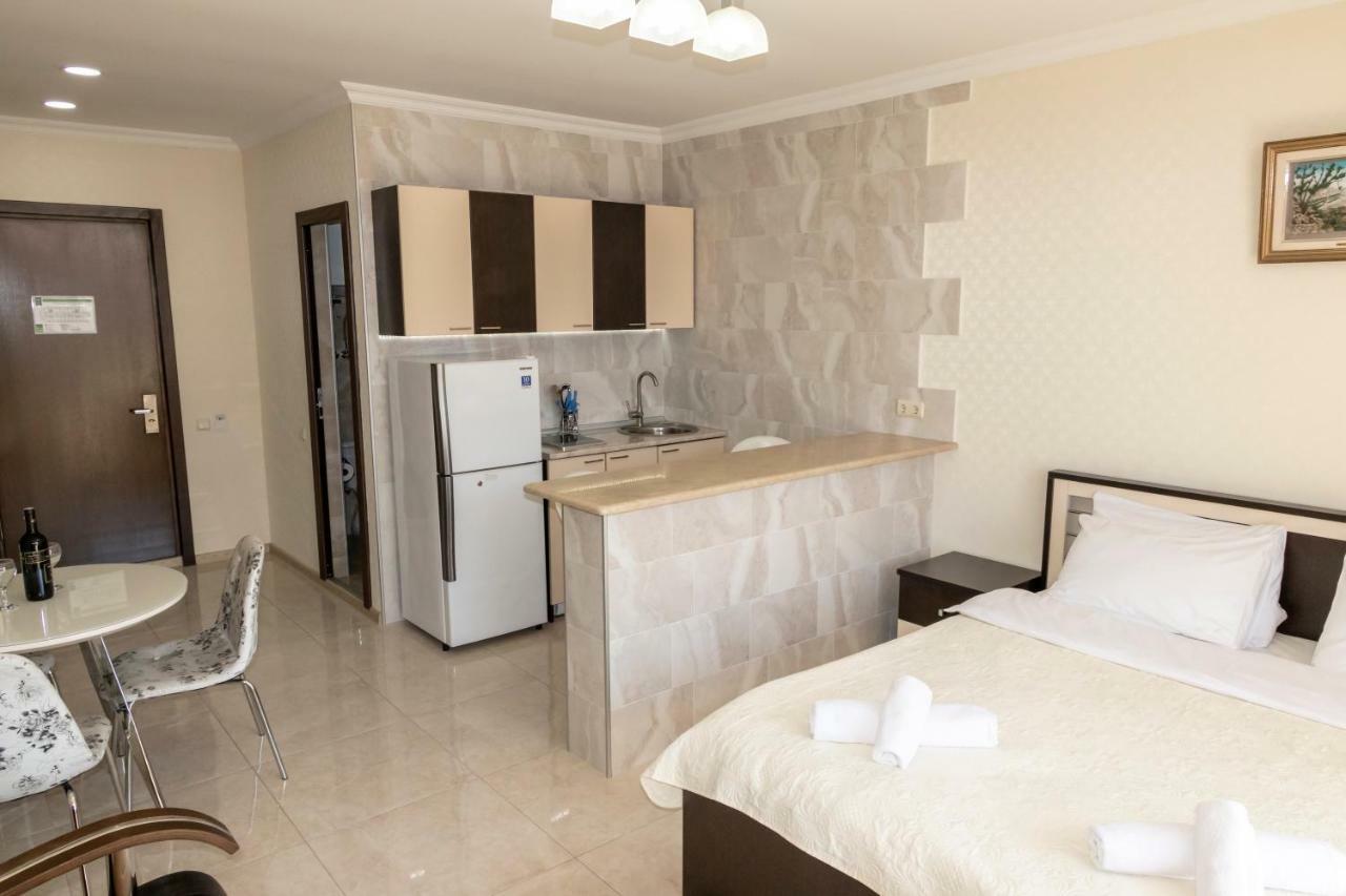 Orbi Apartment Ruslan Batoemi Buitenkant foto