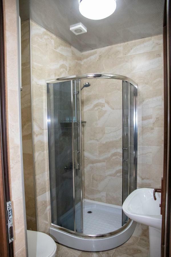 Orbi Apartment Ruslan Batoemi Buitenkant foto